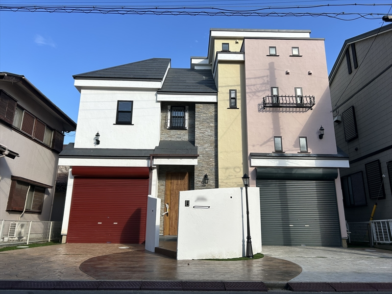 こだわりが詰まった住宅に調和したおしゃれで個性的な庭